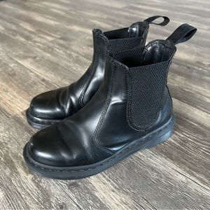 2976 Mono Smooth Leather Chelsea Boots - Dr. Martens
